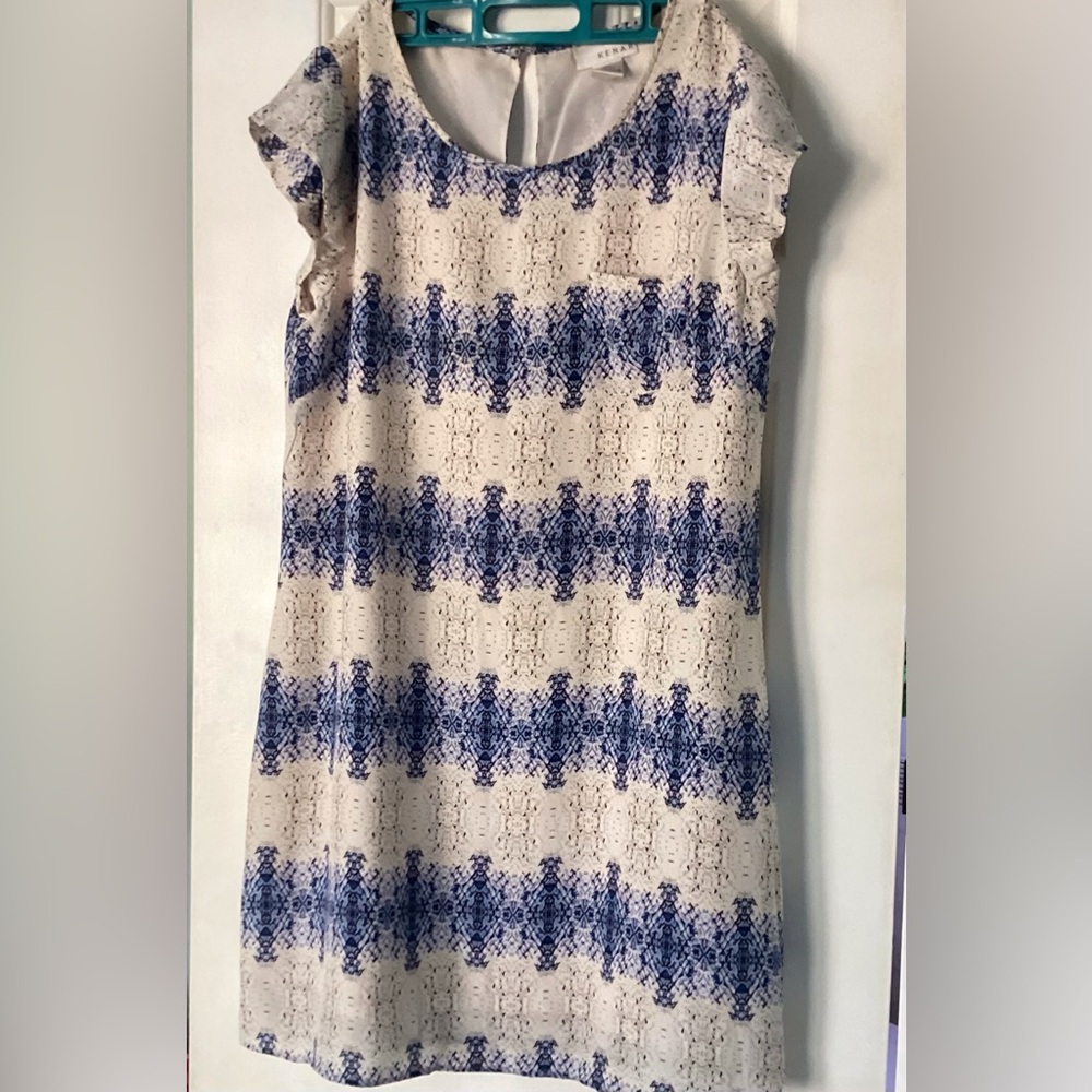 🌺Silk size 6 (generous)Blue and Cream Patterned Dress. Great quality,EUC Lovely